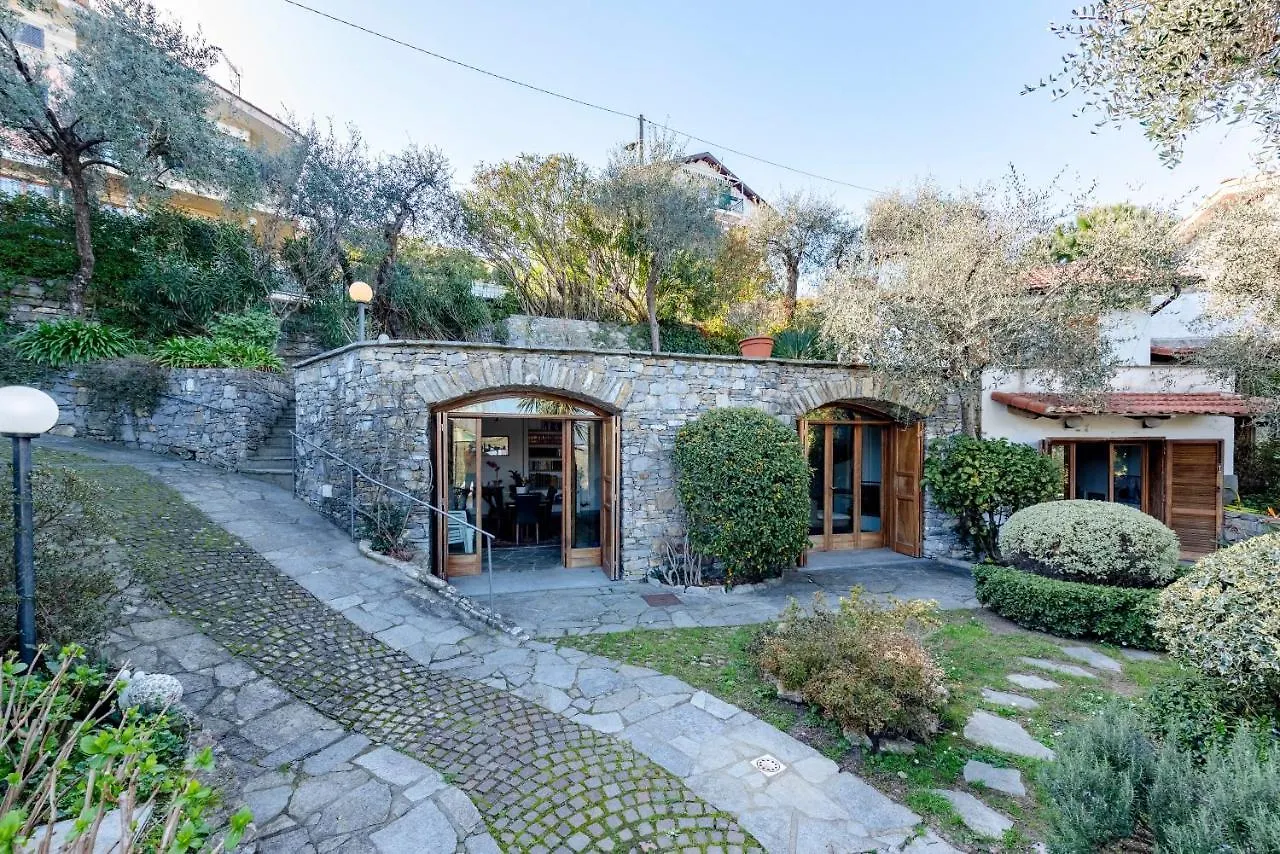 Villa Renetta With Swimming Pool And Jacuzzi And Parking Rapallo 0*,  Italia